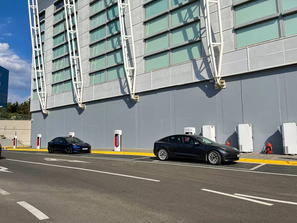 Tesla Supercharger Einkaufszentrum Athens Golden Hall Installiert — Stockfoto