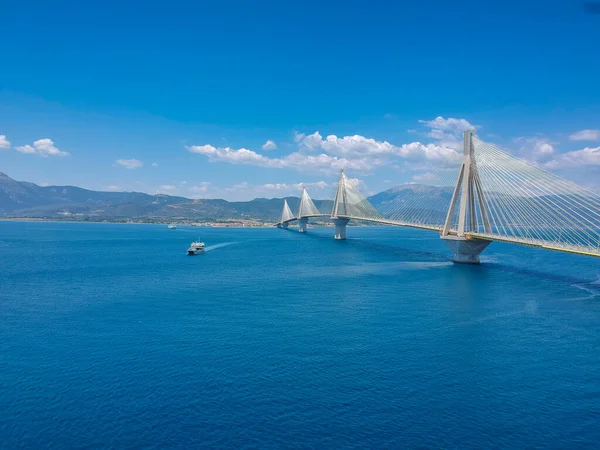 Yunanistan Patra Kenti Yakınlarındaki Rio Antirrio Veya Charilaos Trikoupis Köprüsü — Stok fotoğraf