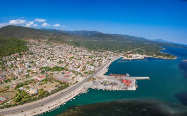 Güzel sahil kasabası Stylis 'in ya da daha iyi bilinen Stylida' nın hava panoramik manzarası. Orta Yunanistan 'da Lamia kenti ve Kamena Vourla kenti yakınlarında yer almaktadır..