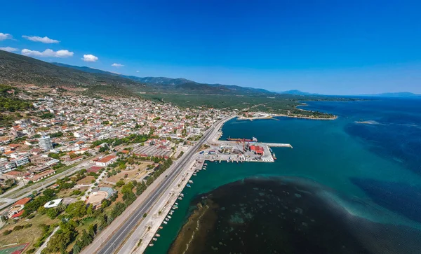 Güzel sahil kasabası Stylis 'in ya da daha iyi bilinen Stylida' nın hava panoramik manzarası. Orta Yunanistan 'da Lamia kenti ve Kamena Vourla kenti yakınlarında yer almaktadır..