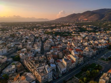 Yunanistan 'ın Kalamata şehrinin merkezinde güzel bir manzara var. Messenia, Yunanistan, Avrupa üzerinde hava fotoğrafçılığı