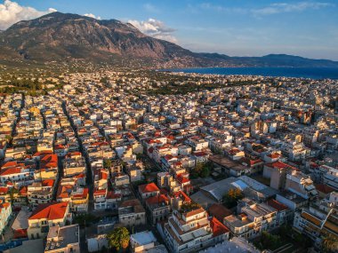 Yunanistan 'ın Kalamata şehrinin merkezinde güzel bir manzara var. Messenia, Yunanistan, Avrupa üzerinde hava fotoğrafçılığı