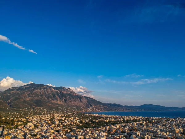 Yunanistan 'ın Kalamata şehrinin merkezinde güzel bir manzara var. Messenia, Yunanistan, Avrupa üzerinde hava fotoğrafçılığı