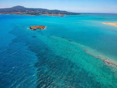 Yunanistan 'ın Laconia kentindeki en eski batık Pavlopetri şehri üzerinde ikonik hava manzarası. Yaklaşık 5000 yaşındaki Pavlipetri Akdeniz 'in en eski şehridir..