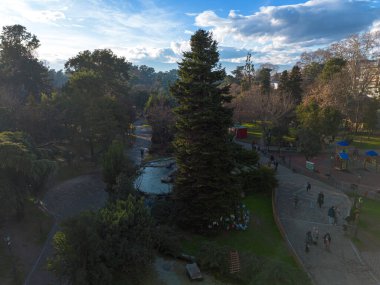 KATERINI, GREECE - 4 HAZİRAN 2026: Yunanistan Katerini kenti üzerinde havadan görüş. Katerini 'nin merkezinde panoramik görünüm