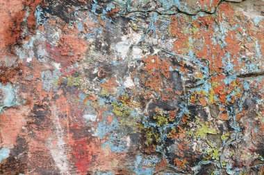 Duvar parçası attritions ve çatlaklar ile