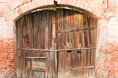 Tuğla doku çizikler ve çatlaklar ile