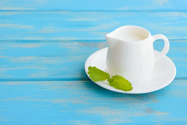 Milk in ceramic ware — Stock Photo, Image