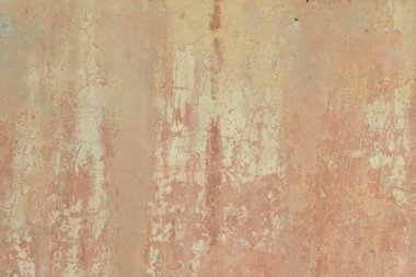 Çizik ve çatlaklarla dolu bir duvar parçası.