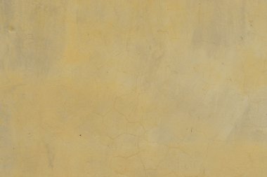 Çizik ve çatlaklarla dolu bir duvar parçası.