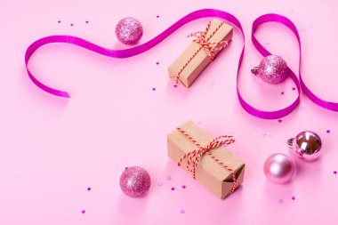 Yeni yıl dekoratif arkaplan ve metin veya tasarım için bir kopya alanı ile Noel parlak renkli dekoratif arka plan