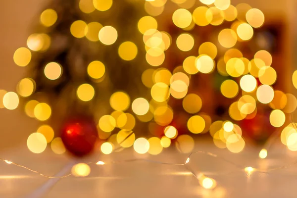 Noel Fesih Tasarımı Çözünmüş Çelenk Işıkları Bokeh Etkisi Yeni Yıl — Stok fotoğraf