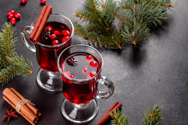 겨울과 크리스마스에는 설탕을 향신료를 뜨거운 와인이 크리스마스를 준비하는 — 스톡 사진