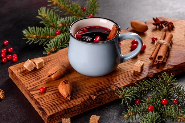 Ζεστό Ζεστό Κρασί Για Χειμώνα Και Χριστούγεννα Διάφορα Μπαχαρικά Προετοιμασία — Φωτογραφία Αρχείου