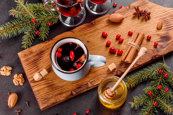 Kış Için Sıcak Şarap Çeşitli Baharatlarla Noel Noel Tatiline Hazırlanıyorum — Stok fotoğraf