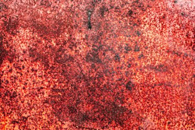 Çatlakları ve çizikleri olan metal bir duvarın dokusu arka plan olarak kullanılabilir.