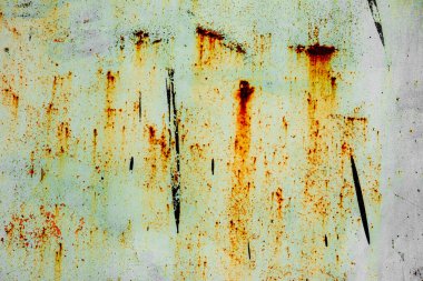 Çatlakları ve çizikleri olan metal bir duvarın dokusu arka plan olarak kullanılabilir.