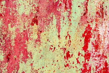 Çatlakları ve çizikleri olan metal bir duvarın dokusu arka plan olarak kullanılabilir.