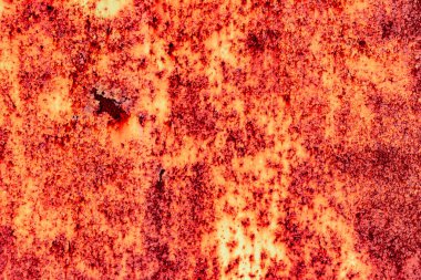 Çatlakları ve çizikleri olan metal bir duvarın dokusu arka plan olarak kullanılabilir.