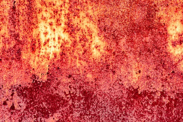 Çatlakları ve çizikleri olan metal bir duvarın dokusu arka plan olarak kullanılabilir.