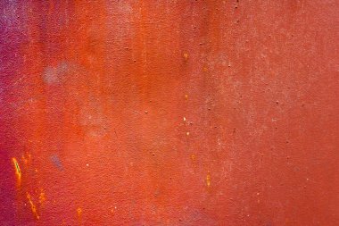 Çatlakları ve çizikleri olan metal bir duvarın dokusu arka plan olarak kullanılabilir.