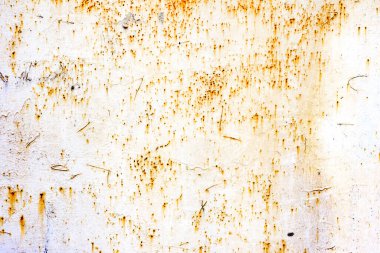 Çatlakları ve çizikleri olan metal bir duvarın dokusu arka plan olarak kullanılabilir.