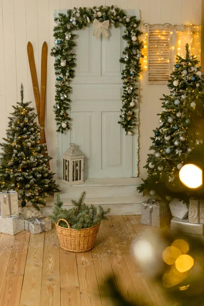 Hermosa Habitación Con Decoración Holdiay Árbol Navidad Con Regalos Debajo — Foto de Stock