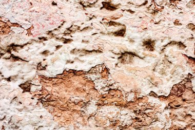 Doku, duvar, beton, arka plan olarak kullanılabilir. Çizik ve çatlaklarla dolu bir duvar parçası.