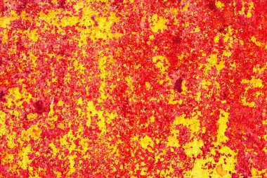 Çatlakları ve çizikleri olan metal bir duvarın dokusu arka plan olarak kullanılabilir.