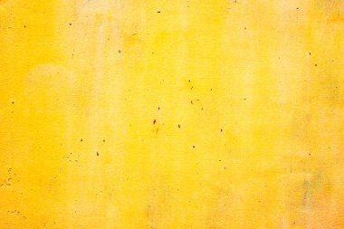 Çatlakları ve çizikleri olan metal bir duvarın dokusu arka plan olarak kullanılabilir.