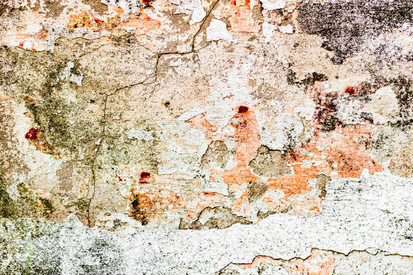 Текстура, стена, бетон, его можно использовать в качестве фона. Фрагмент стены с царапинами и трещинами