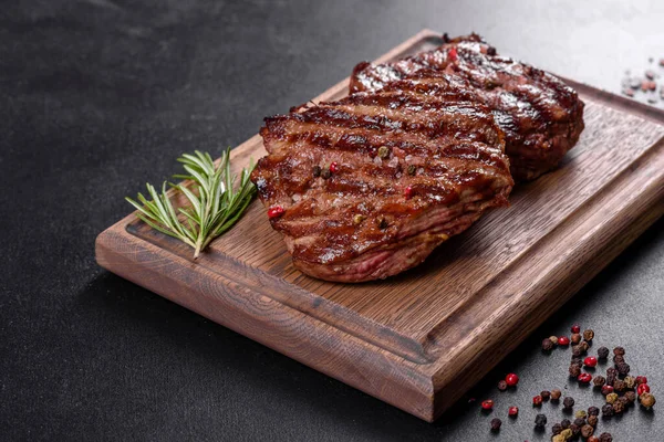 Délicieux Steak Boeuf Juteux Frais Sur Fond Sombre Plat Viande — Photo