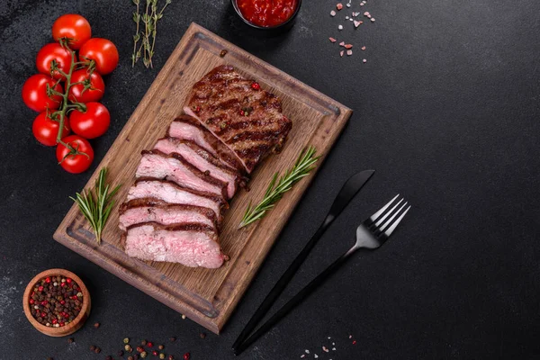 Fresh Juicy Delicious Beef Steak Dark Background Meat Dish Spices — Stock Photo, Image