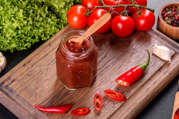 Condimento Picante Cocina Georgiana Adjika Tazón Con Pimiento Rojo Ajo — Foto de Stock