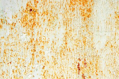 Çatlakları ve çizikleri olan metal bir duvarın dokusu arka plan olarak kullanılabilir.