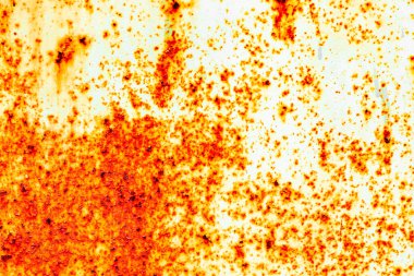 Çatlakları ve çizikleri olan metal bir duvarın dokusu arka plan olarak kullanılabilir.