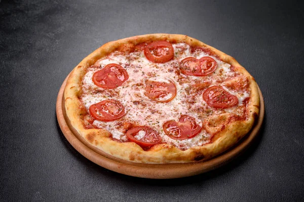 Tasty Fresh Oven Pizza Tomatoes Cheese Dark Concrete Background — Stock Photo, Image