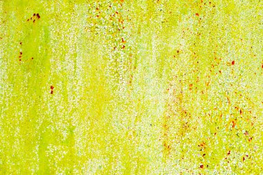 Çatlakları ve çizikleri olan metal bir duvarın dokusu arka plan olarak kullanılabilir.