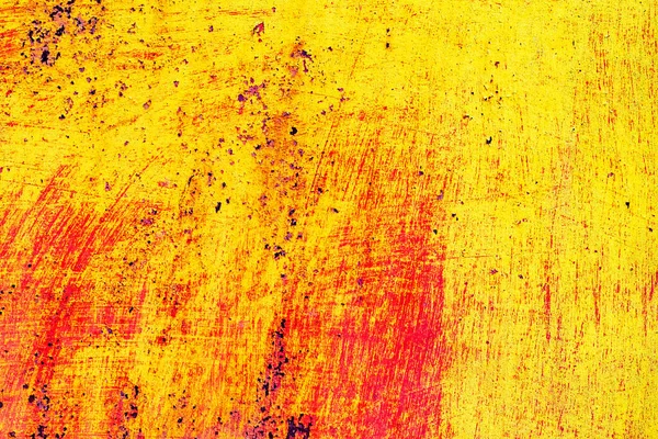 Çatlakları ve çizikleri olan metal bir duvarın dokusu arka plan olarak kullanılabilir.