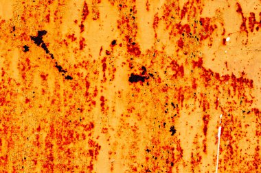 Çatlakları ve çizikleri olan metal bir duvarın dokusu arka plan olarak kullanılabilir.