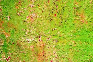 Çatlakları ve çizikleri olan metal bir duvarın dokusu arka plan olarak kullanılabilir.