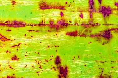 Çatlakları ve çizikleri olan metal bir duvarın dokusu arka plan olarak kullanılabilir.