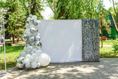 Beautiful composition for an away wedding ceremony in a park on the ocean coast. Solemn ceremony of painting the groom and bride