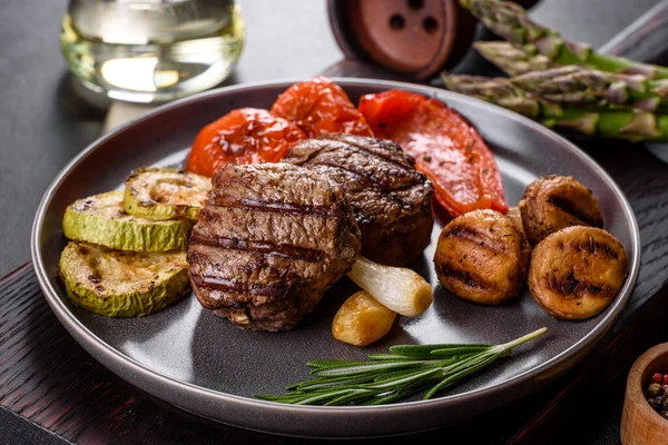 Tasty Baked Beef Medallion Vegetables Mushrooms Spices Grilled Dish — Stock Photo, Image