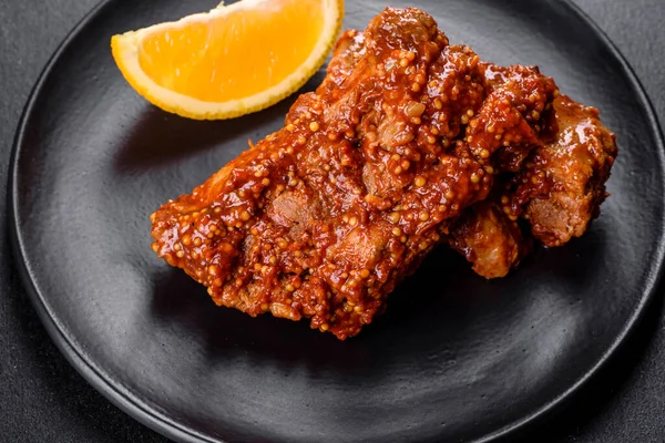 Delicious Fresh Baked Pork Ribs Orange Black Plate Delicious Healthy — Stock Photo, Image