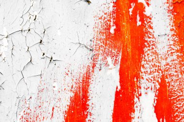 Çatlakları ve çizikleri olan metal bir duvarın dokusu arka plan olarak kullanılabilir.