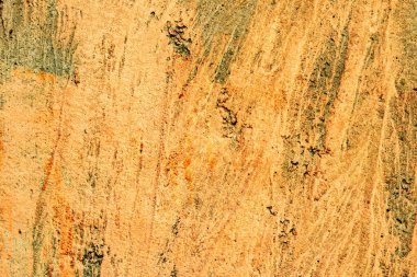 Çatlakları ve çizikleri olan metal bir duvarın dokusu arka plan olarak kullanılabilir.