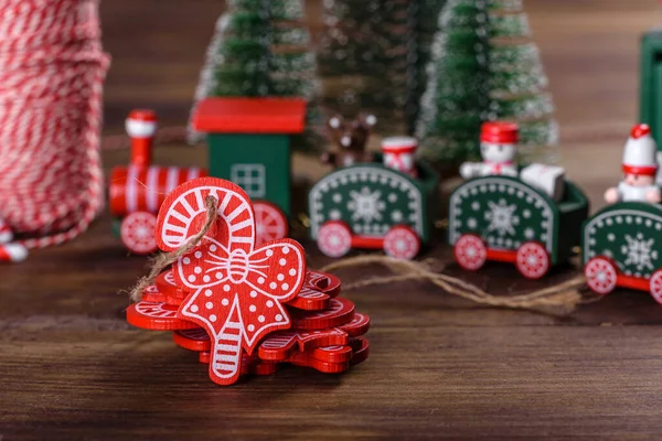 Weihnachtliche Elemente Der Dekoration Für Das Schmücken Des Neujahrsbaumes Und — Stockfoto