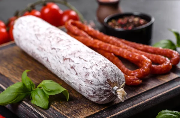 Spanish Dried Sausage Salami Dark Concrete Background Preparation Delicious Fresh — Stock Photo, Image