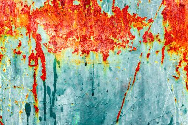 Çatlakları ve çizikleri olan metal bir duvarın dokusu arka plan olarak kullanılabilir.